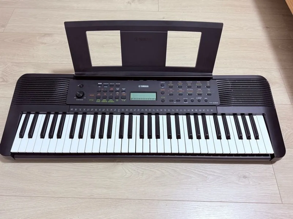 Yamaha Keyboard PSR E283 - Image 1