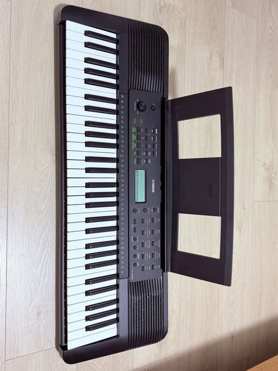 Yamaha Keyboard PSR E283 - Image 3