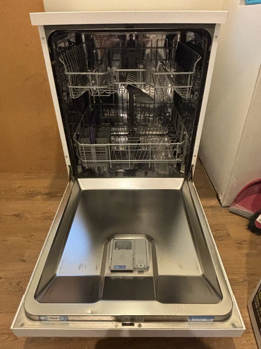 beko 60 CM 13 Place Free Standing Diswasher - Image 2