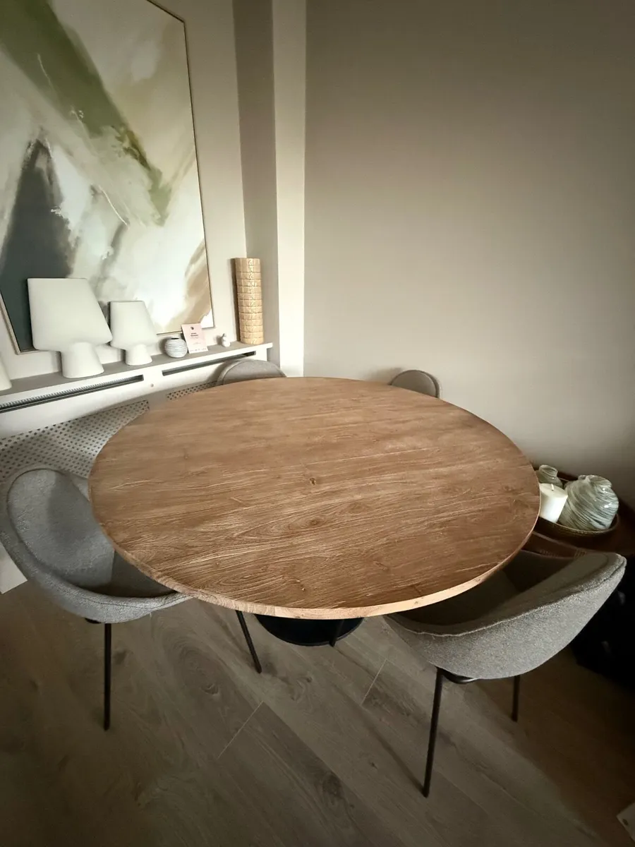 Brand New Oak Dining table and Chairs - Image 1