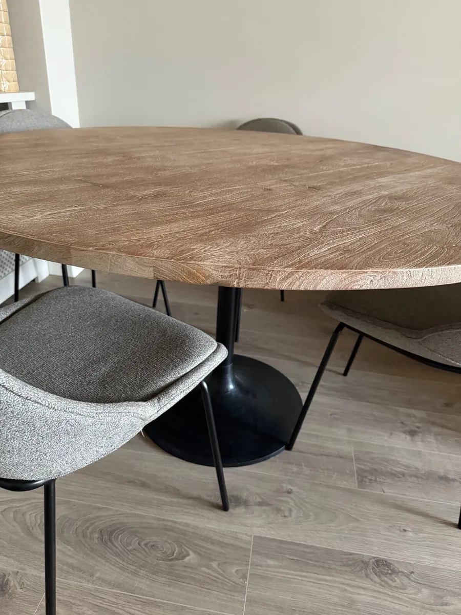 Brand New Oak Dining table and Chairs - Image 2