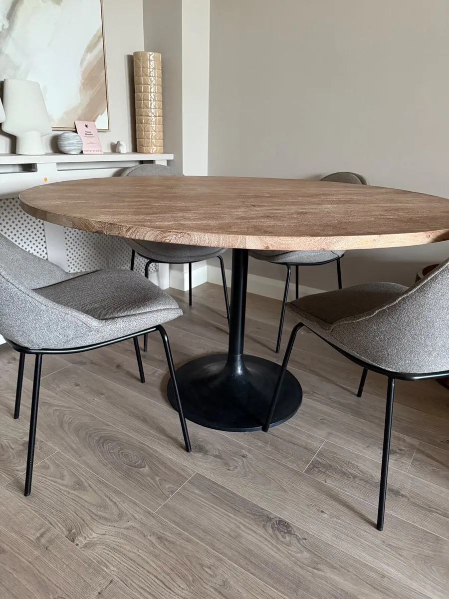Brand New Oak Dining table and Chairs - Image 3