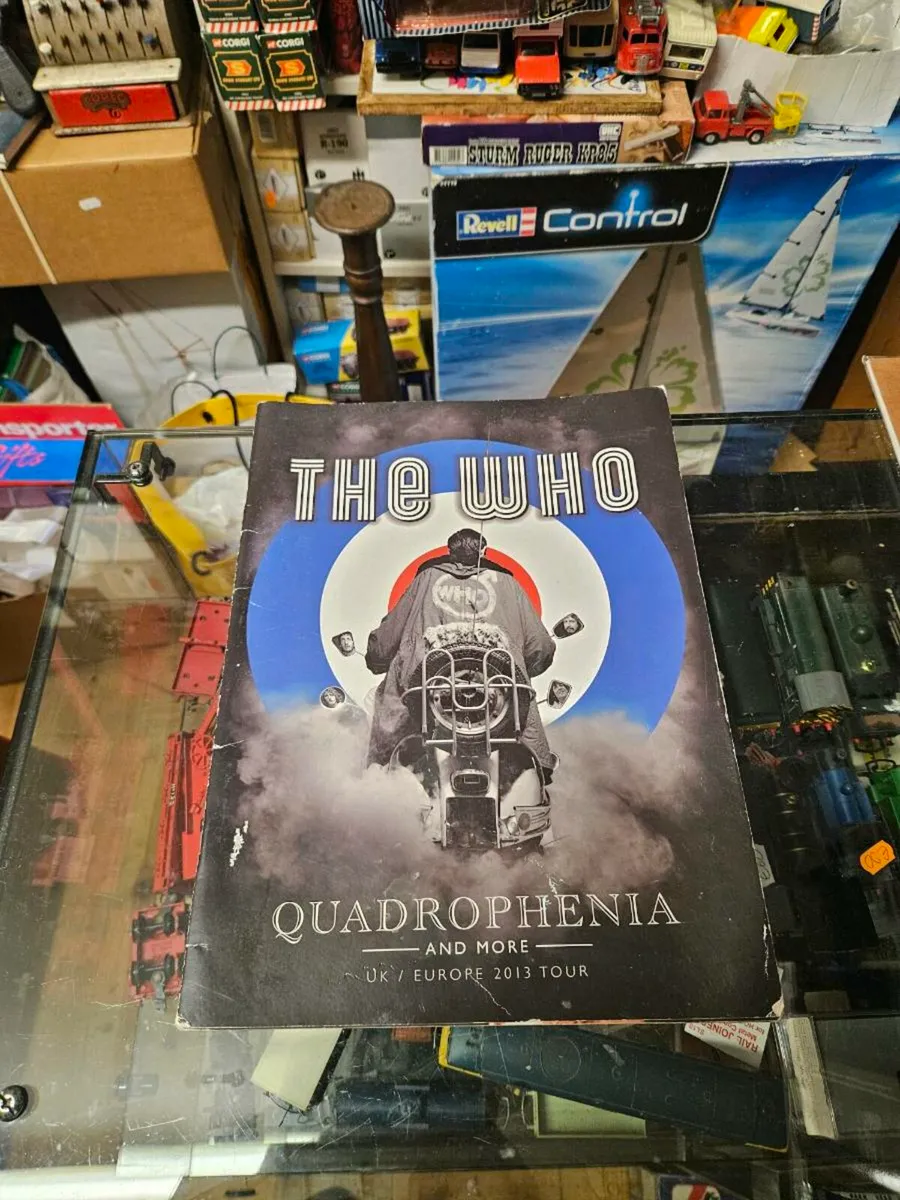 The WHO 2013 Tour Booklet - Image 1