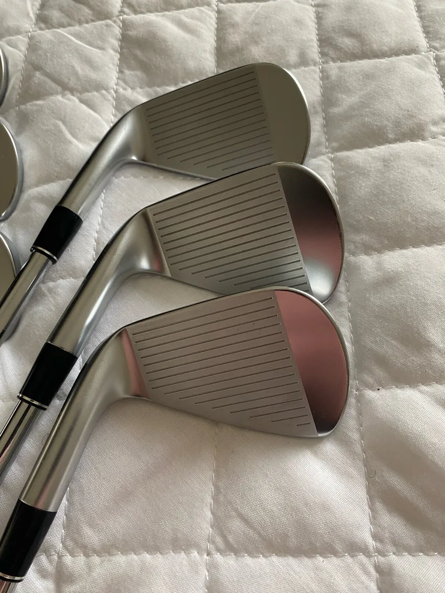 As New Srixon ZXi7 5-PW - Image 2