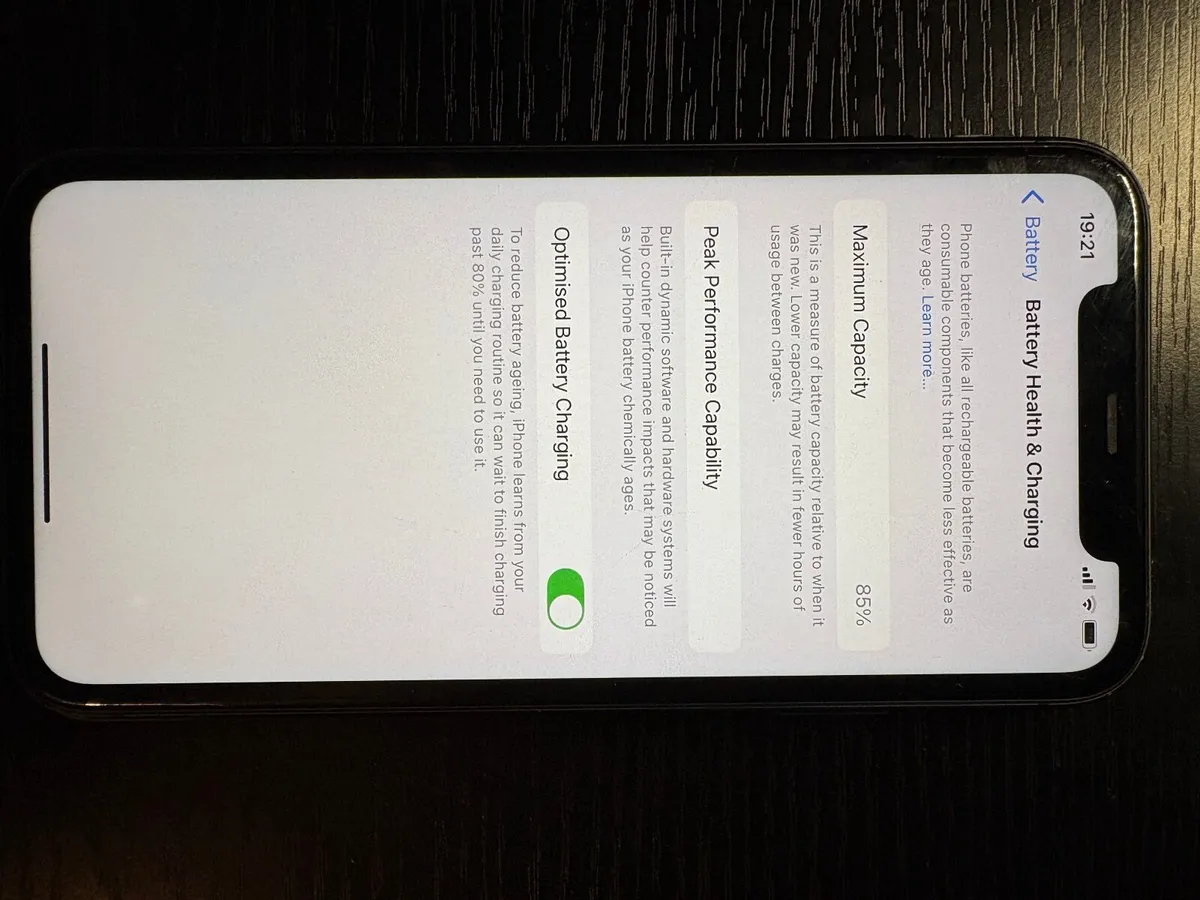 iPhone 11 - Image 3