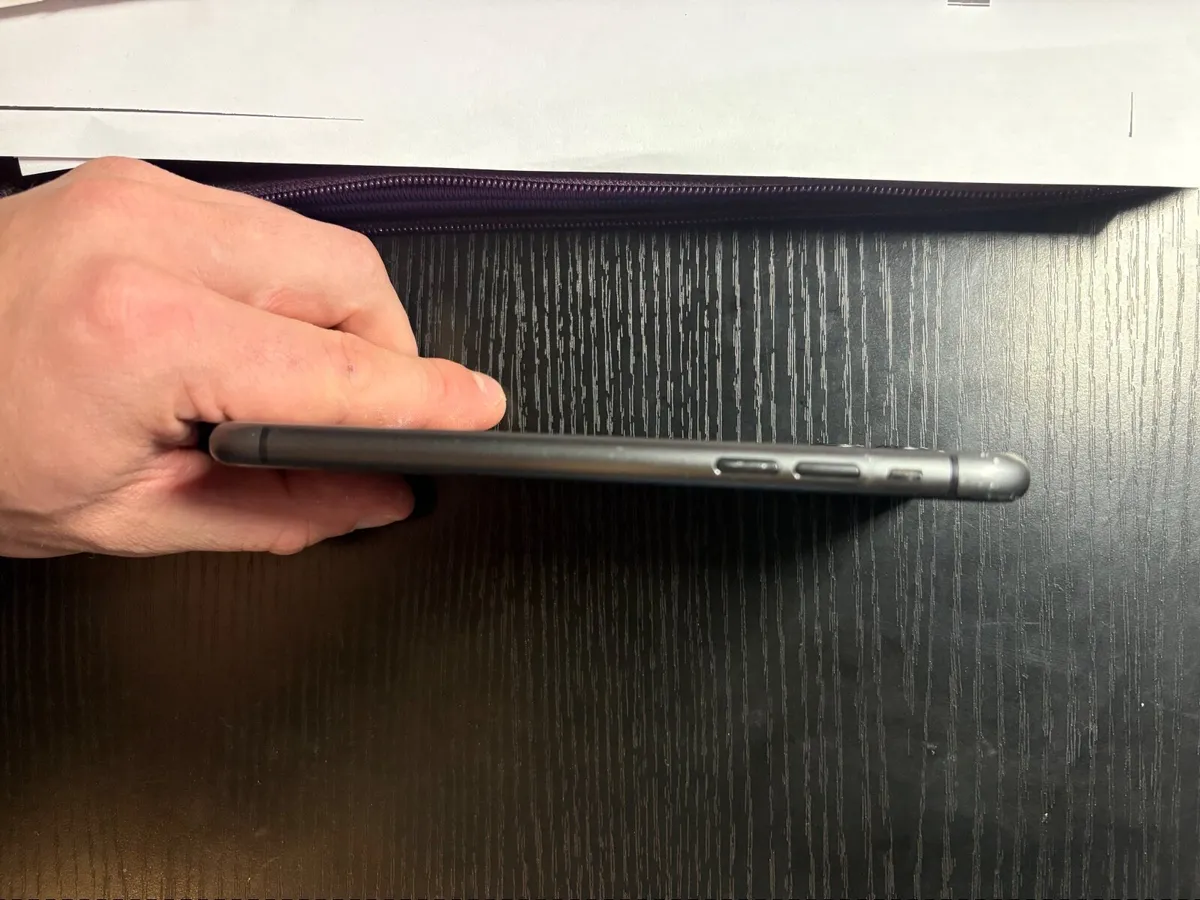 iPhone 11 - Image 4
