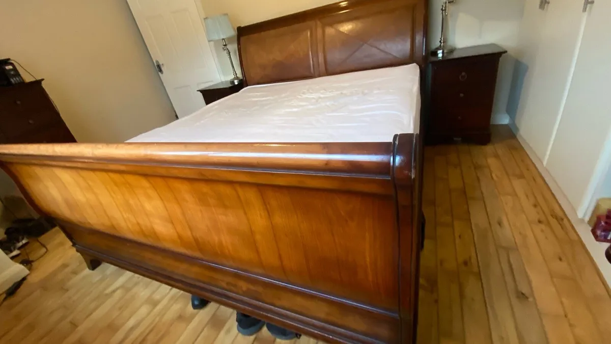 King Size Mahogany Sleigh Bed & Lockers - Image 2
