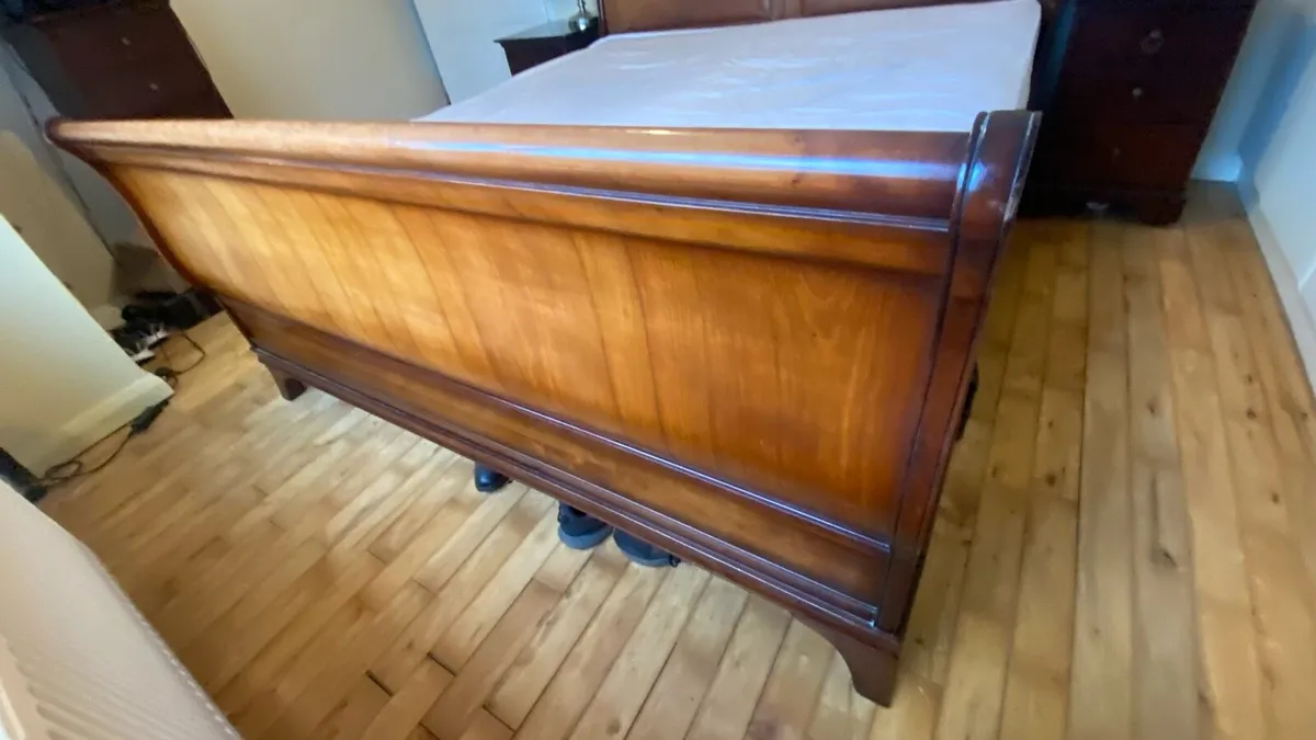 King Size Mahogany Sleigh Bed & Lockers - Image 3