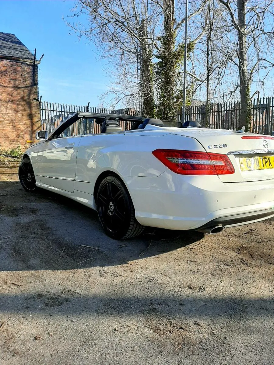 Mercedes e220 convertible - Image 3
