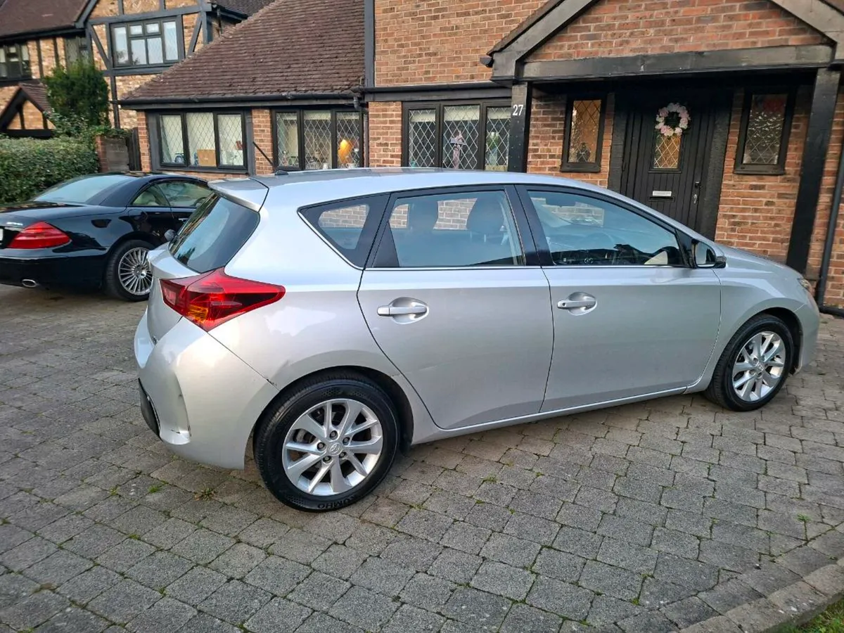 TOYOTA AURIS 1.4 DIESEL 5DR 2013 SUPERB COND - Image 2