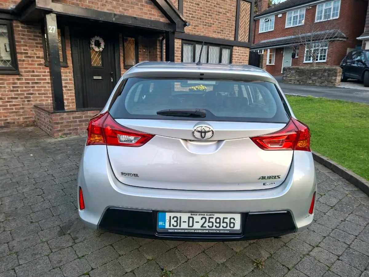 TOYOTA AURIS 1.4 DIESEL 5DR 2013 SUPERB COND - Image 4