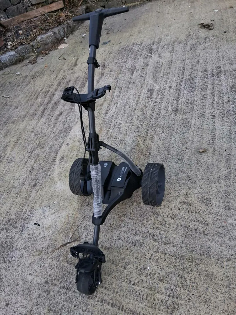 Motocaddy electric trolley with lithium battery - Image 2
