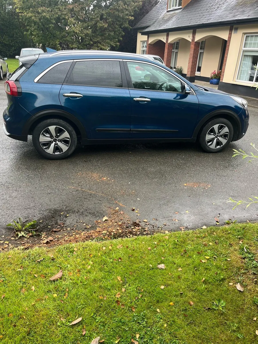 Car - Image 2
