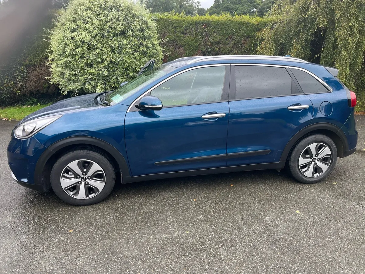 Car - Image 3