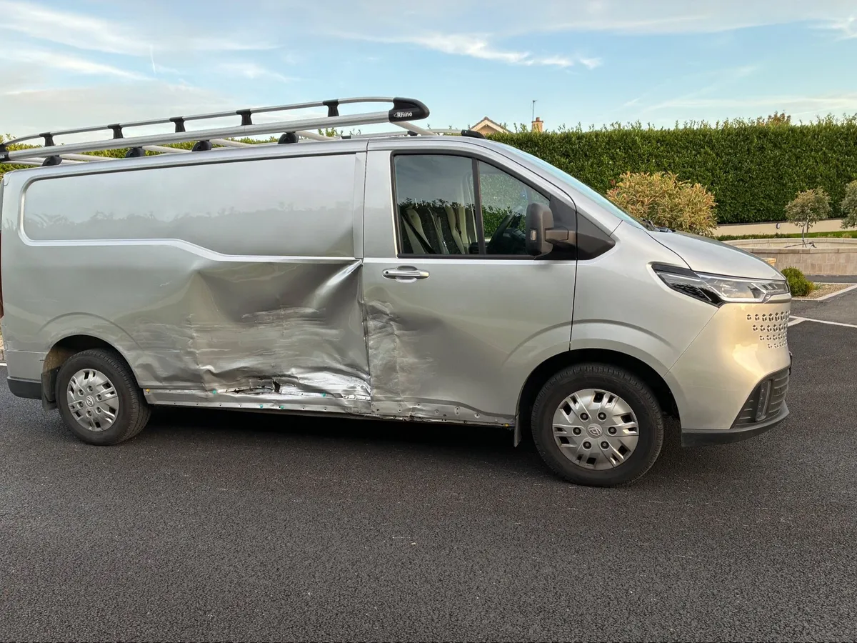 Maximus deliver seven side damaged 251D - Image 1