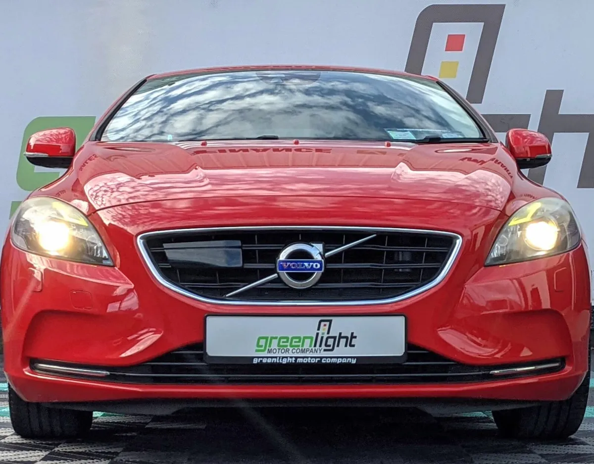 2013 Volvo V40 R-Design 1.6 T4 180PS R-DESIGN - Image 3