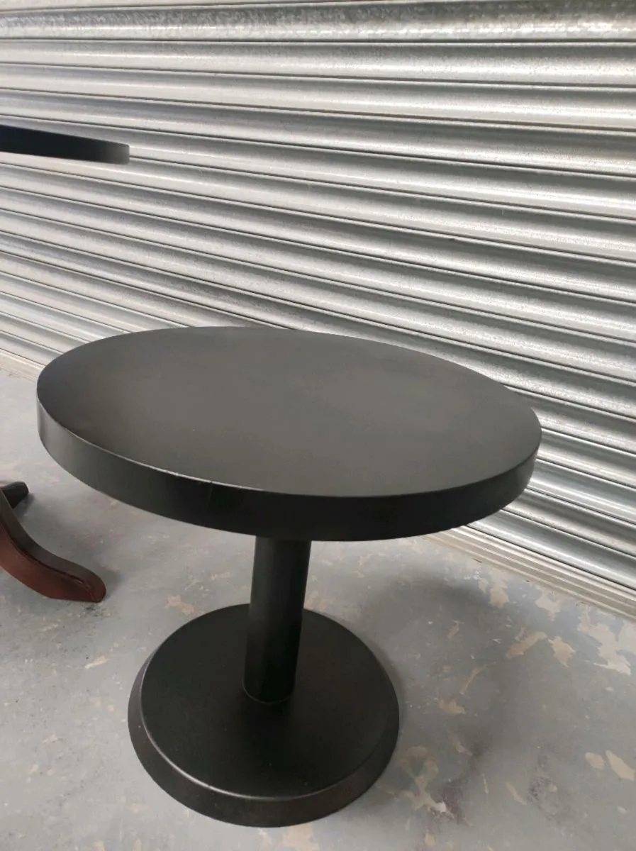 Small round tables & chairs - Image 4