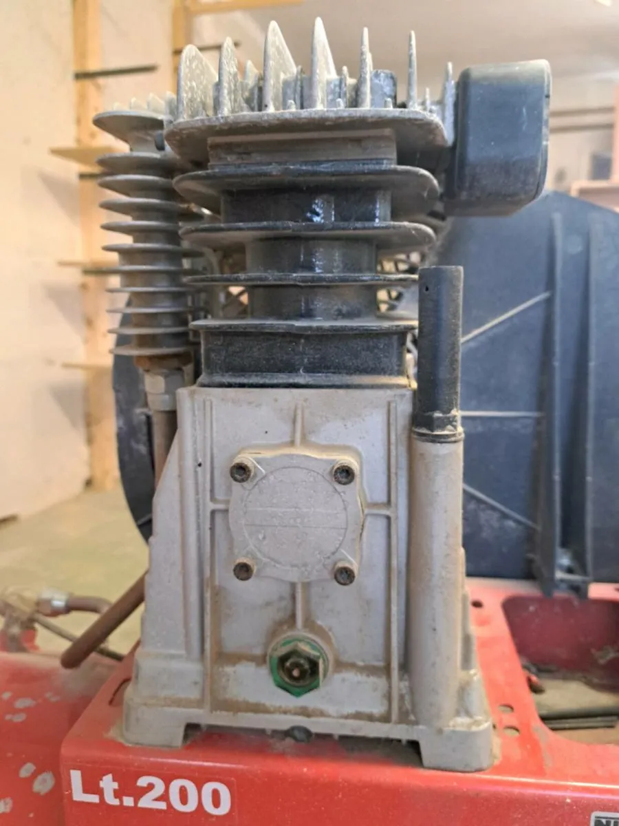200 litre compressor - Image 3