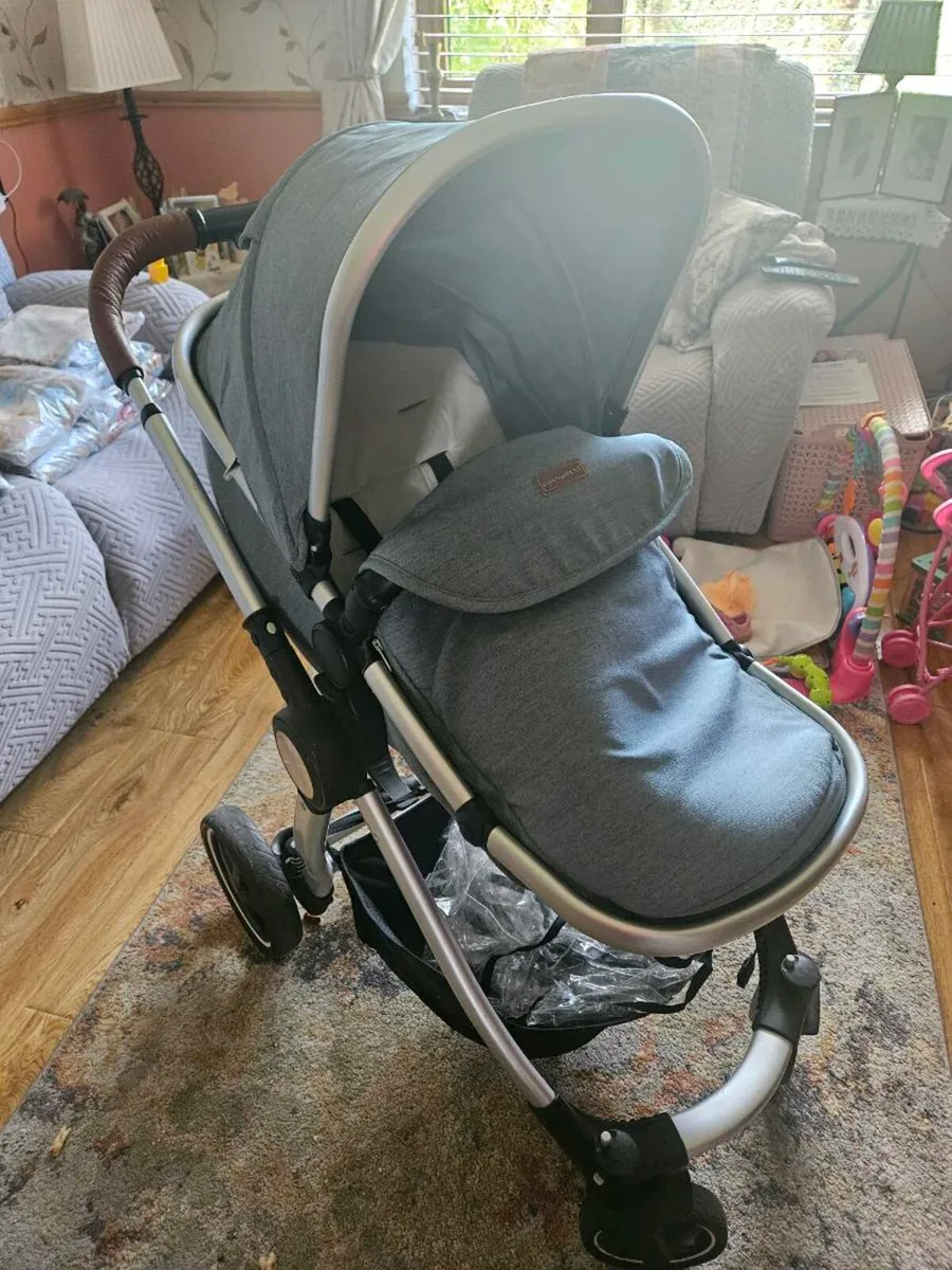 Pram - Image 1
