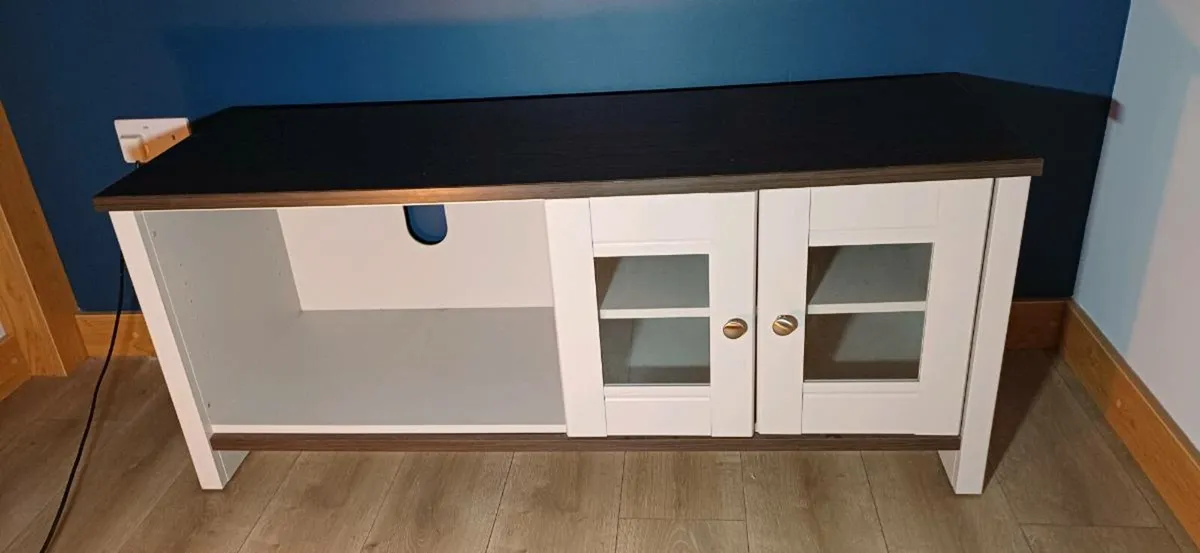 TV unit - Image 1
