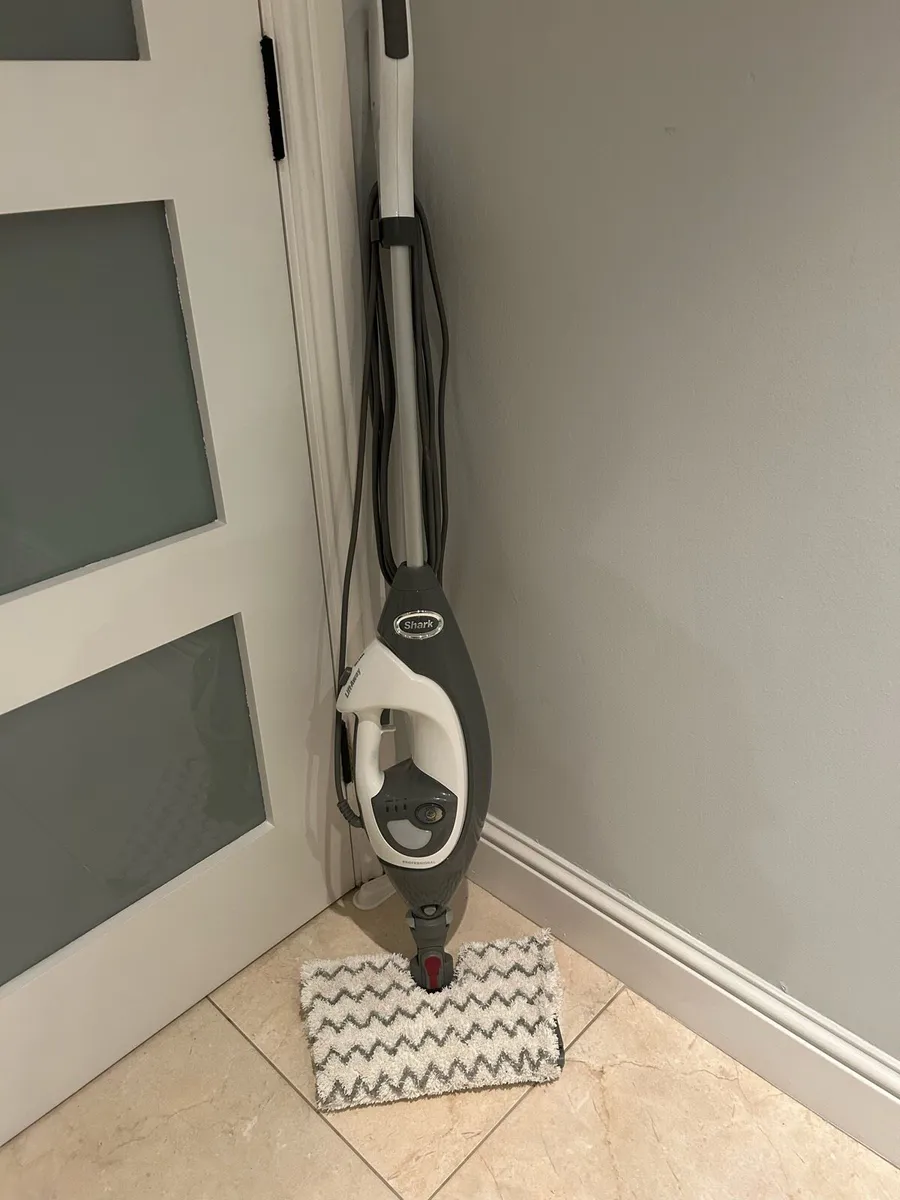Shark floor and handheld steam cleaner - Image 3