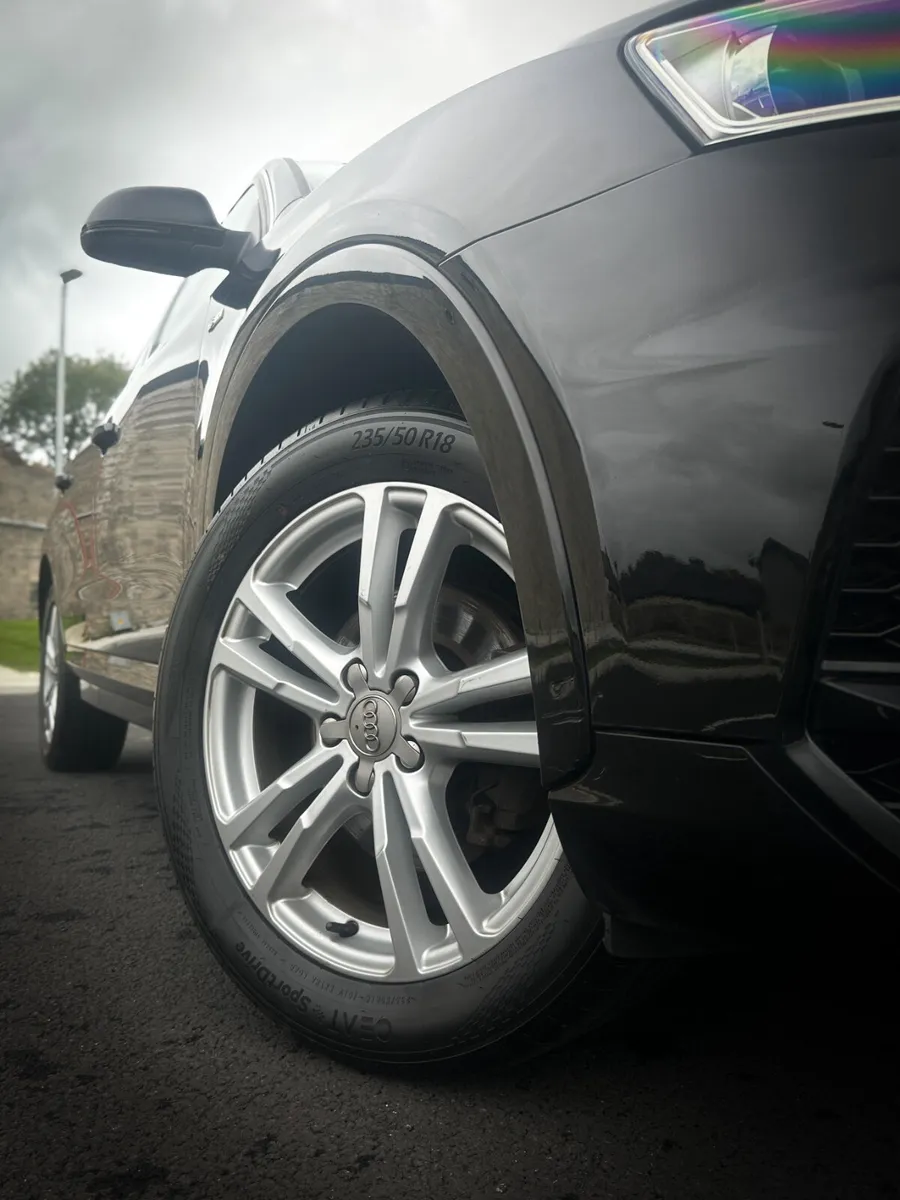 Audi Q3 2018 - Image 3