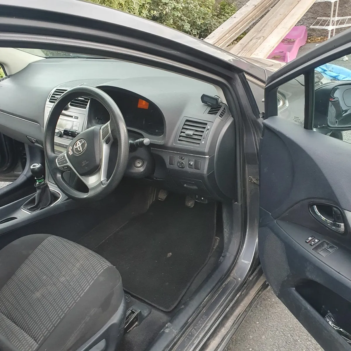 Toyota Avensis 2012 - Image 1