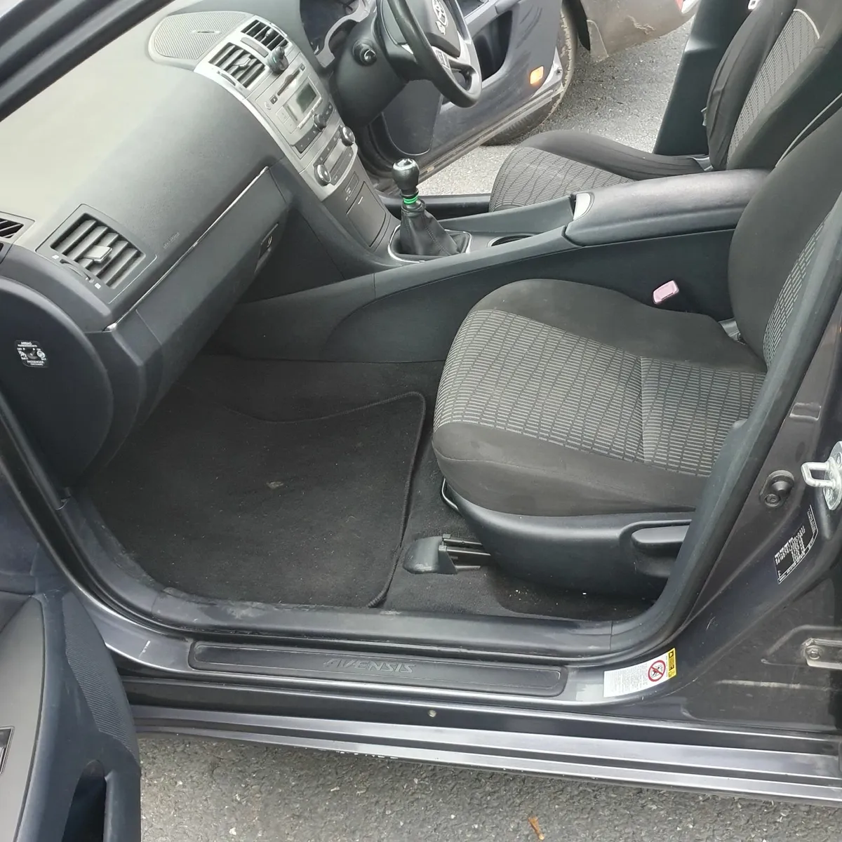 Toyota Avensis 2012 - Image 2