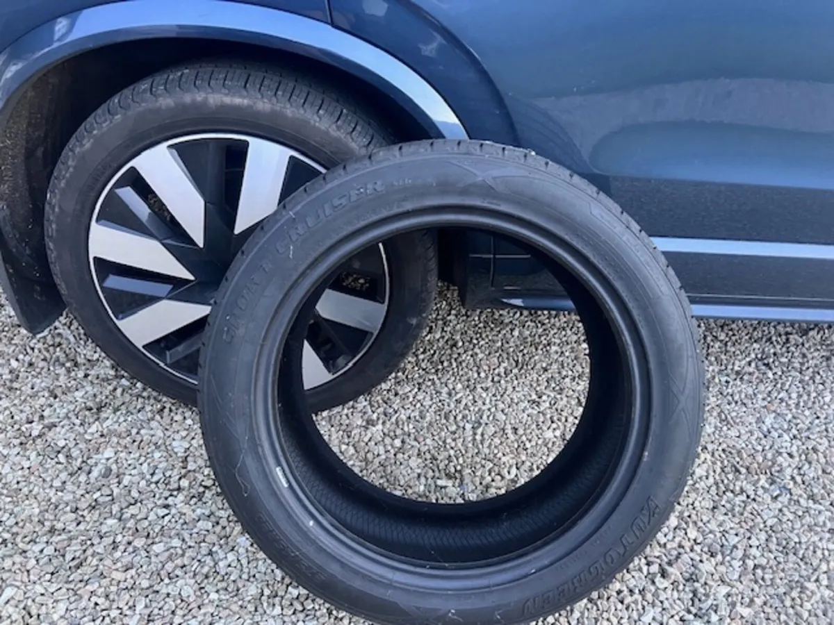Jeep Tyre 275/45R20 - Image 1