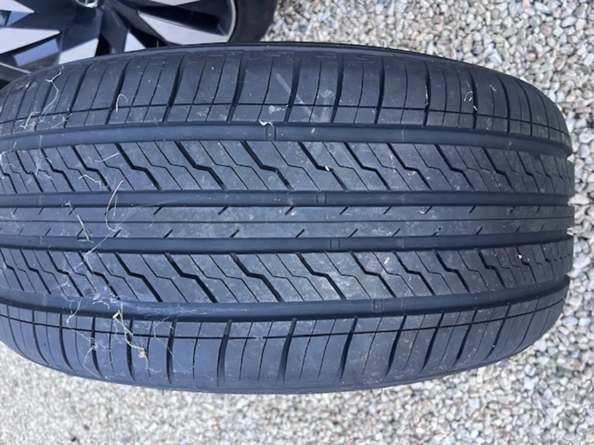 Jeep Tyre 275/45R20 - Image 2
