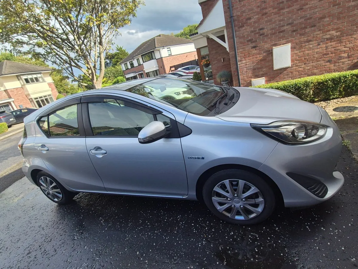 Toyota Aqua 2017 - Image 2