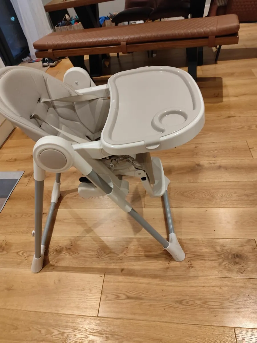 Baby high chair - Image 1