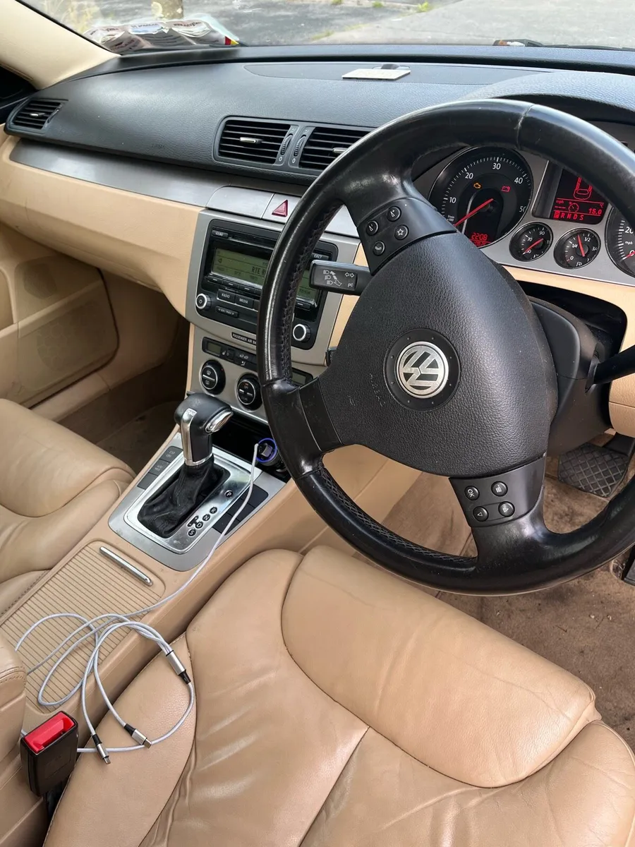 Volkswagen Passat AUTO - Image 4