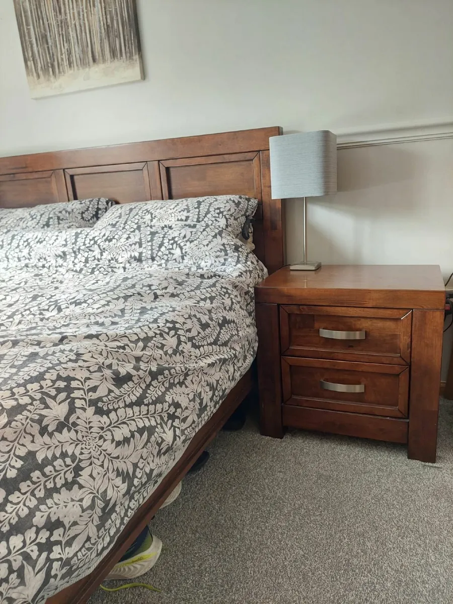 Bedroom furniture set - Image 1