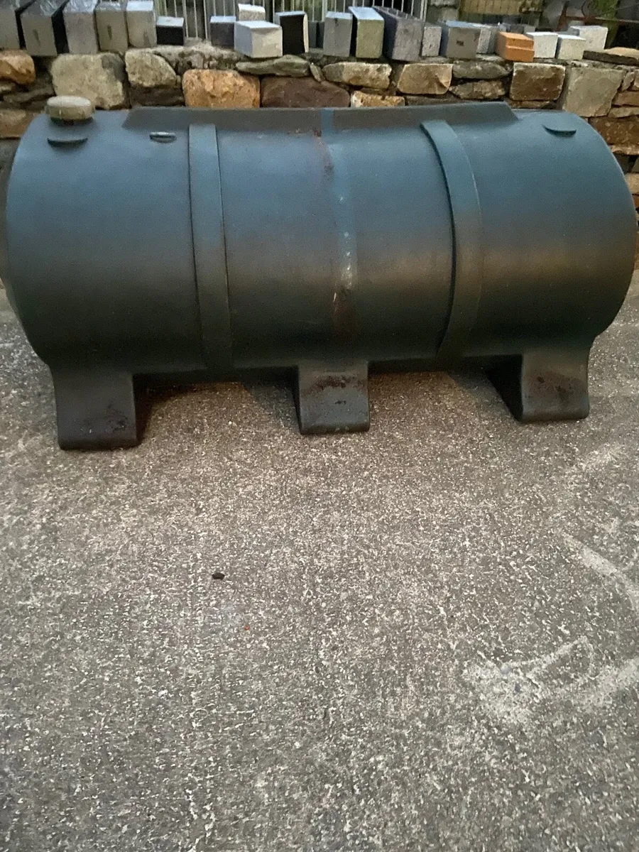 oil tank - Image 1