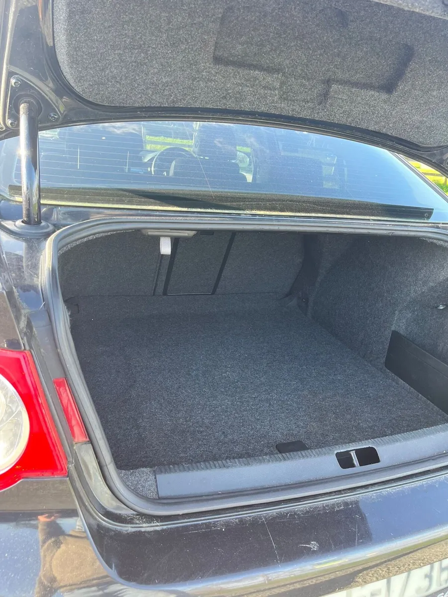 2010 Volkswagen Passat - Image 4