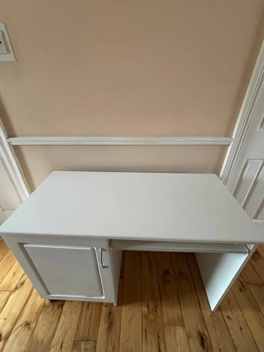 White office/student Desk - Image 1