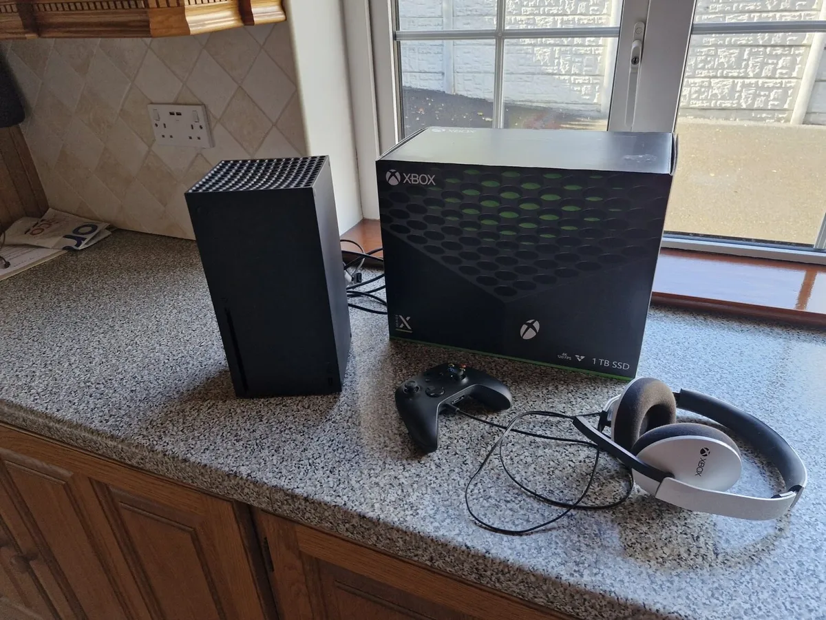 Xbox Series X 1TB - Image 1
