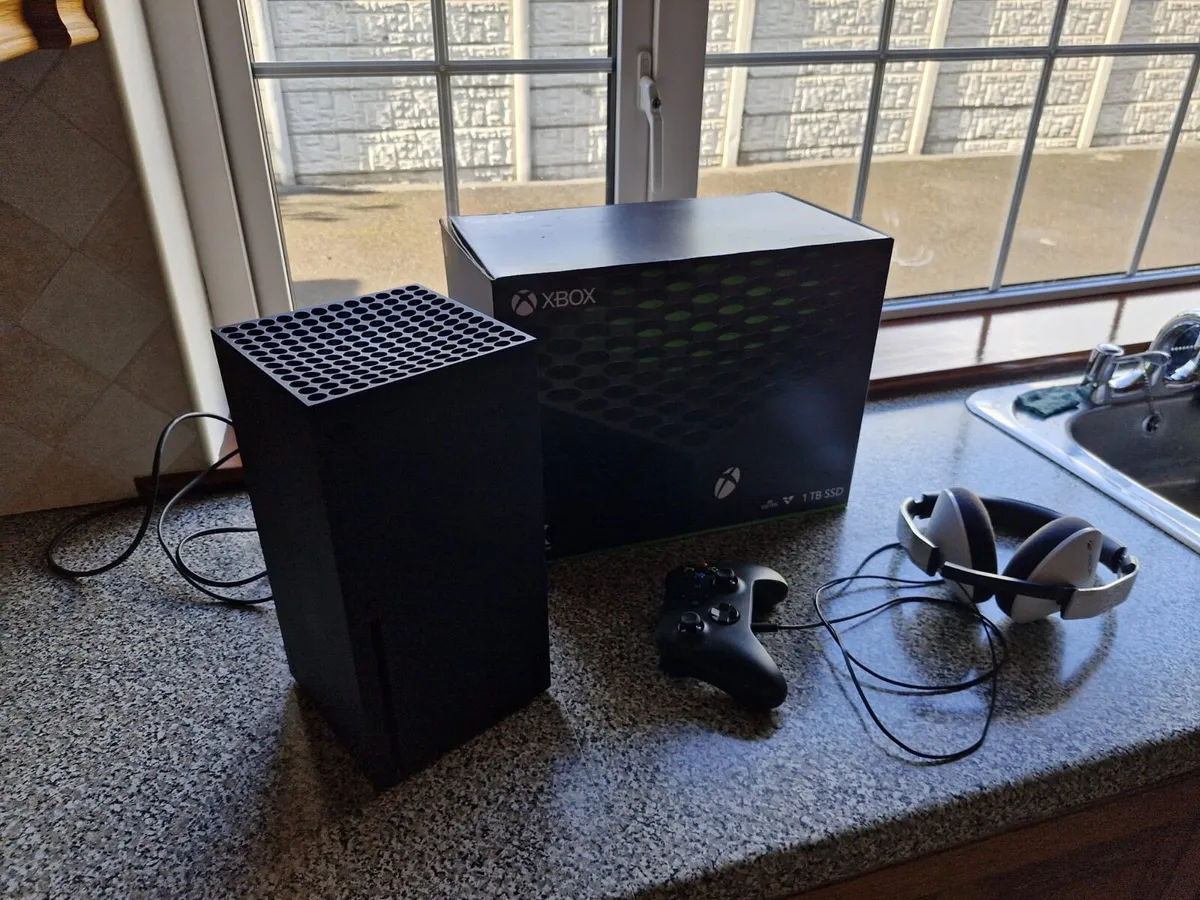 Xbox Series X 1TB - Image 2