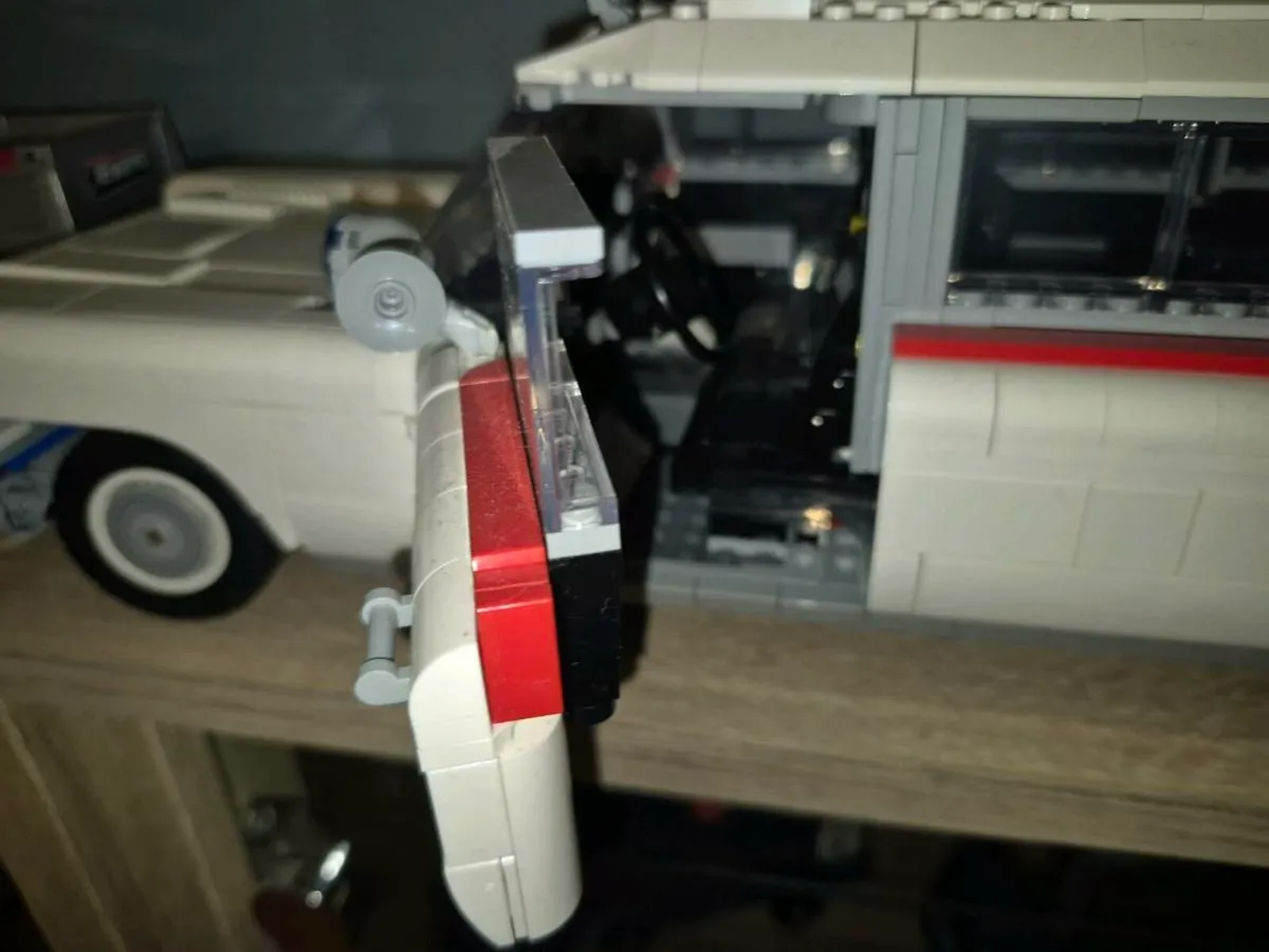 Lego Ghostbusters ECTO 1 - Image 4