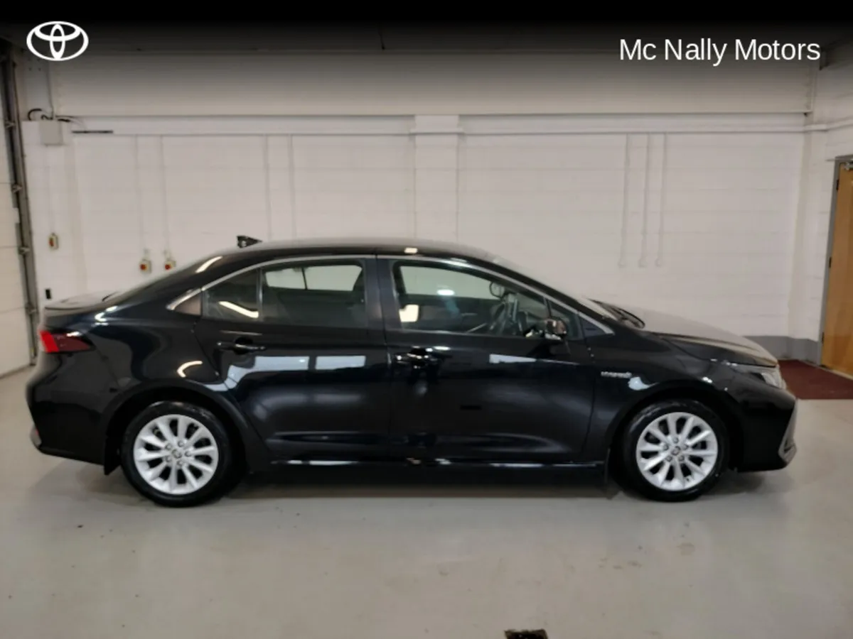 Toyota Corolla HYBRID LUNA SALOON - Image 4