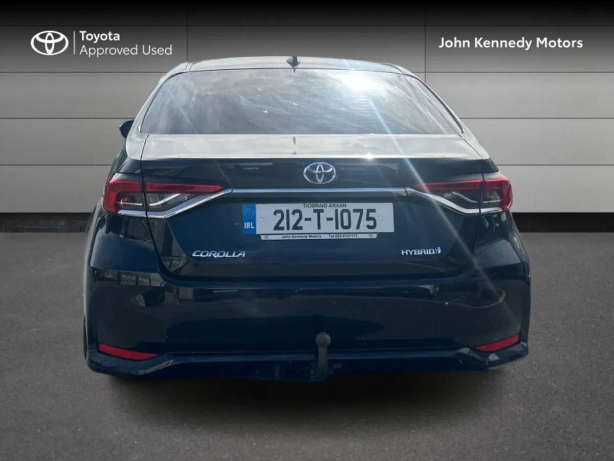 Toyota Corolla LUNA SALOON - Image 4