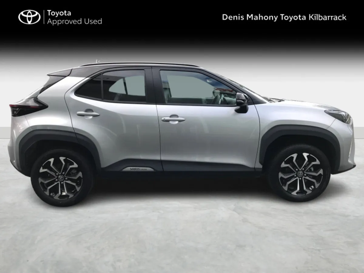 Toyota Yaris Cross CROSS LUNA SPORT - Image 3