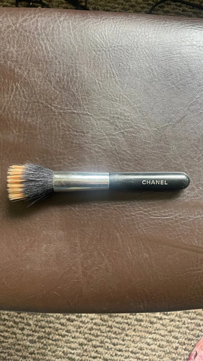 Chanel foundation brush - Image 1