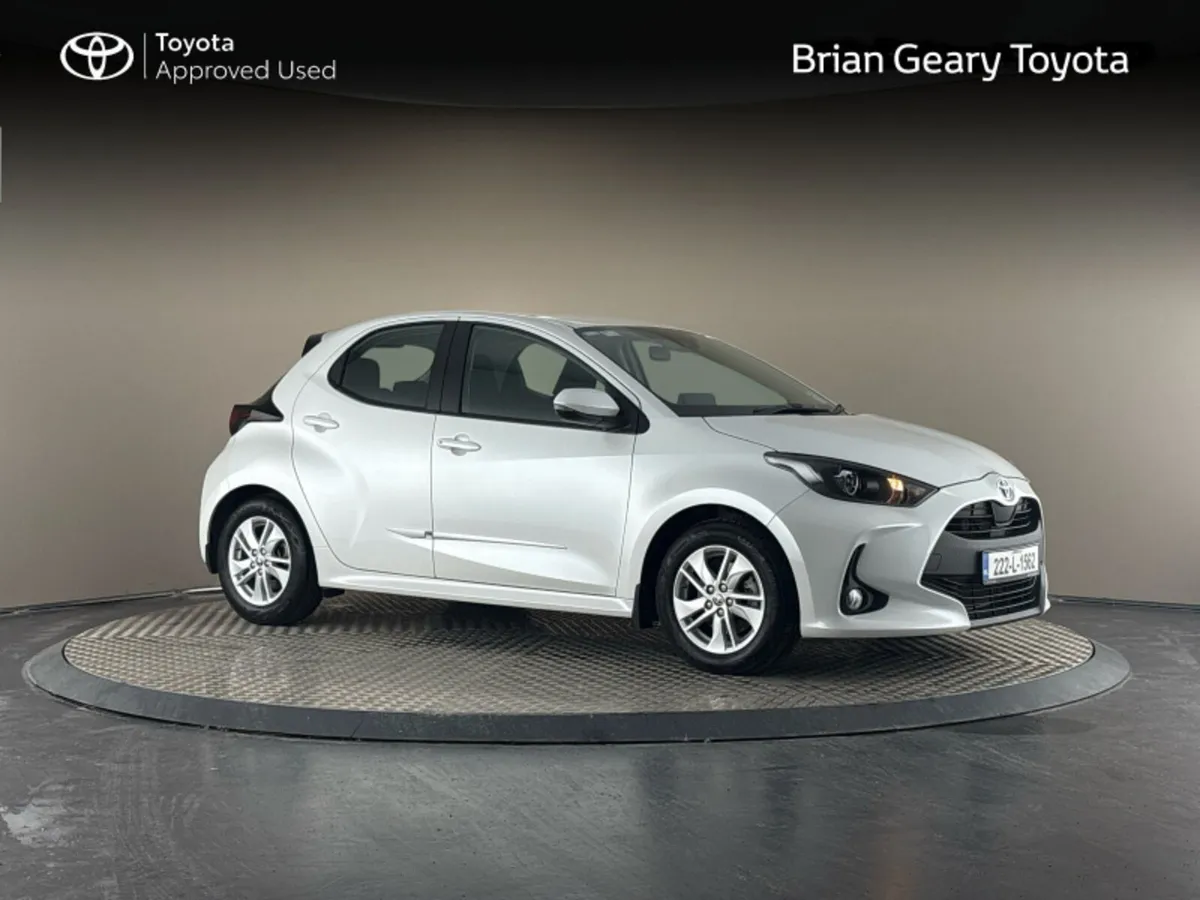 Toyota Yaris HYBRID LUNA - Image 1