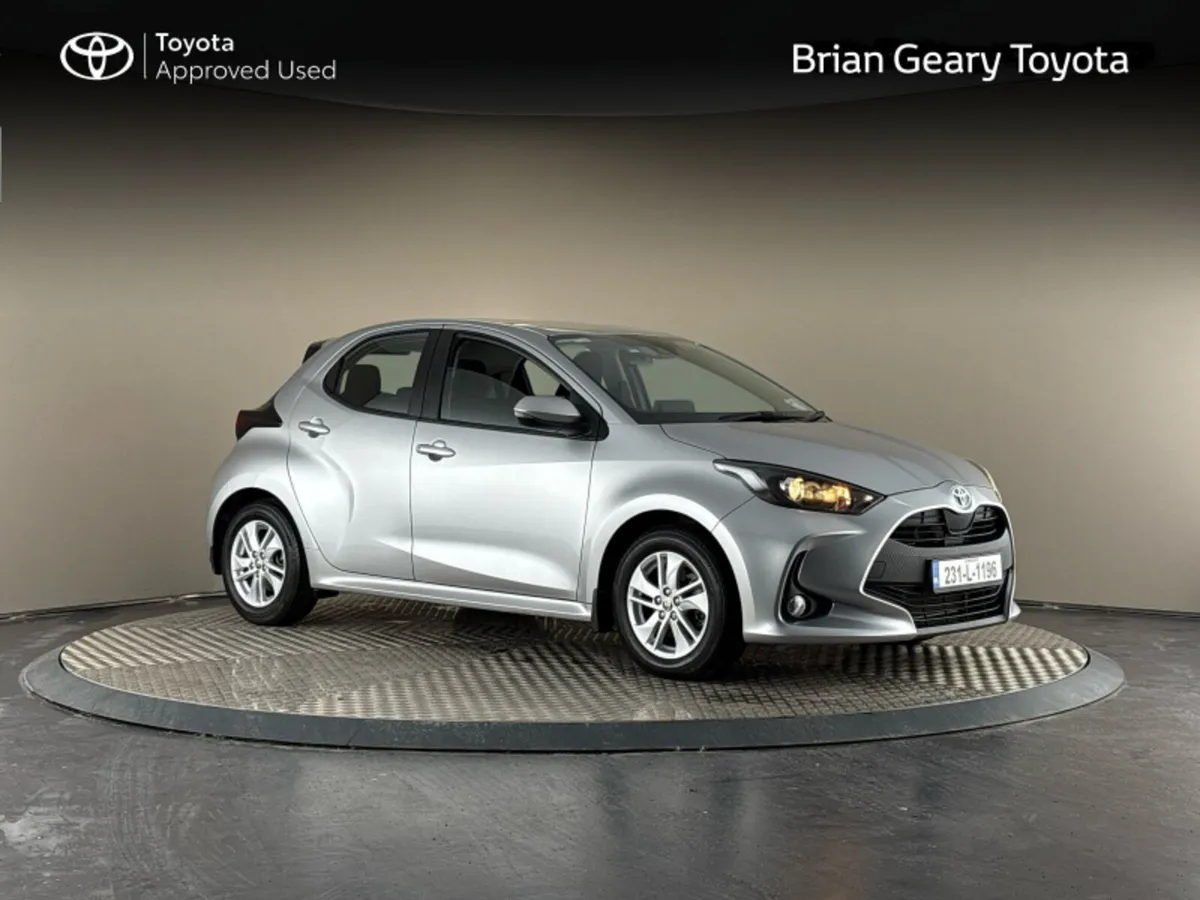 Toyota Yaris HYBRID LUNA - Image 1