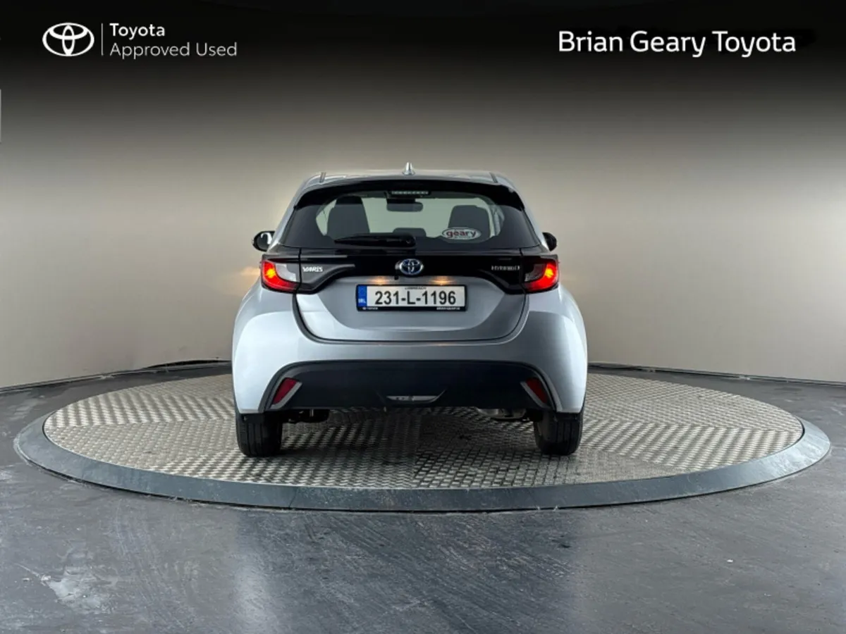 Toyota Yaris HYBRID LUNA - Image 4