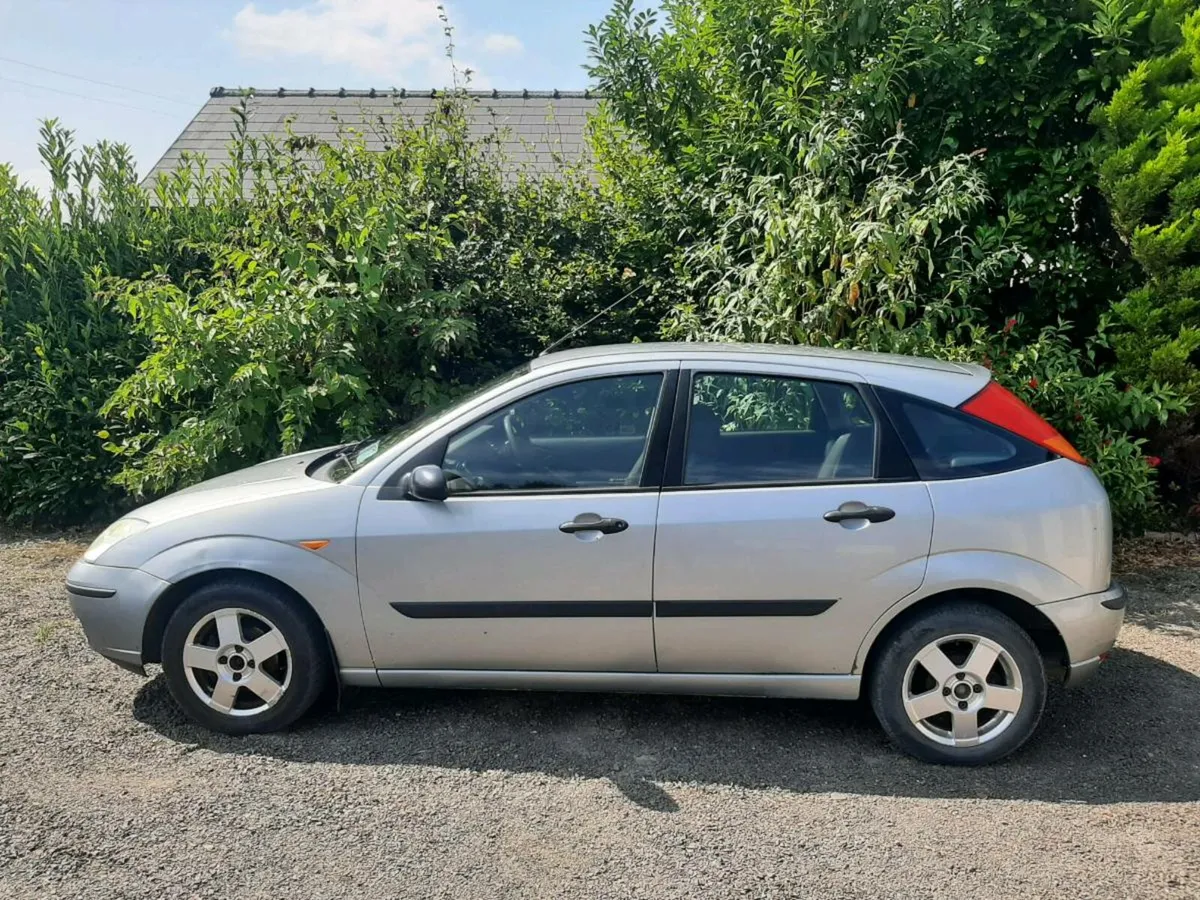 2004 Ford Focus - Image 2