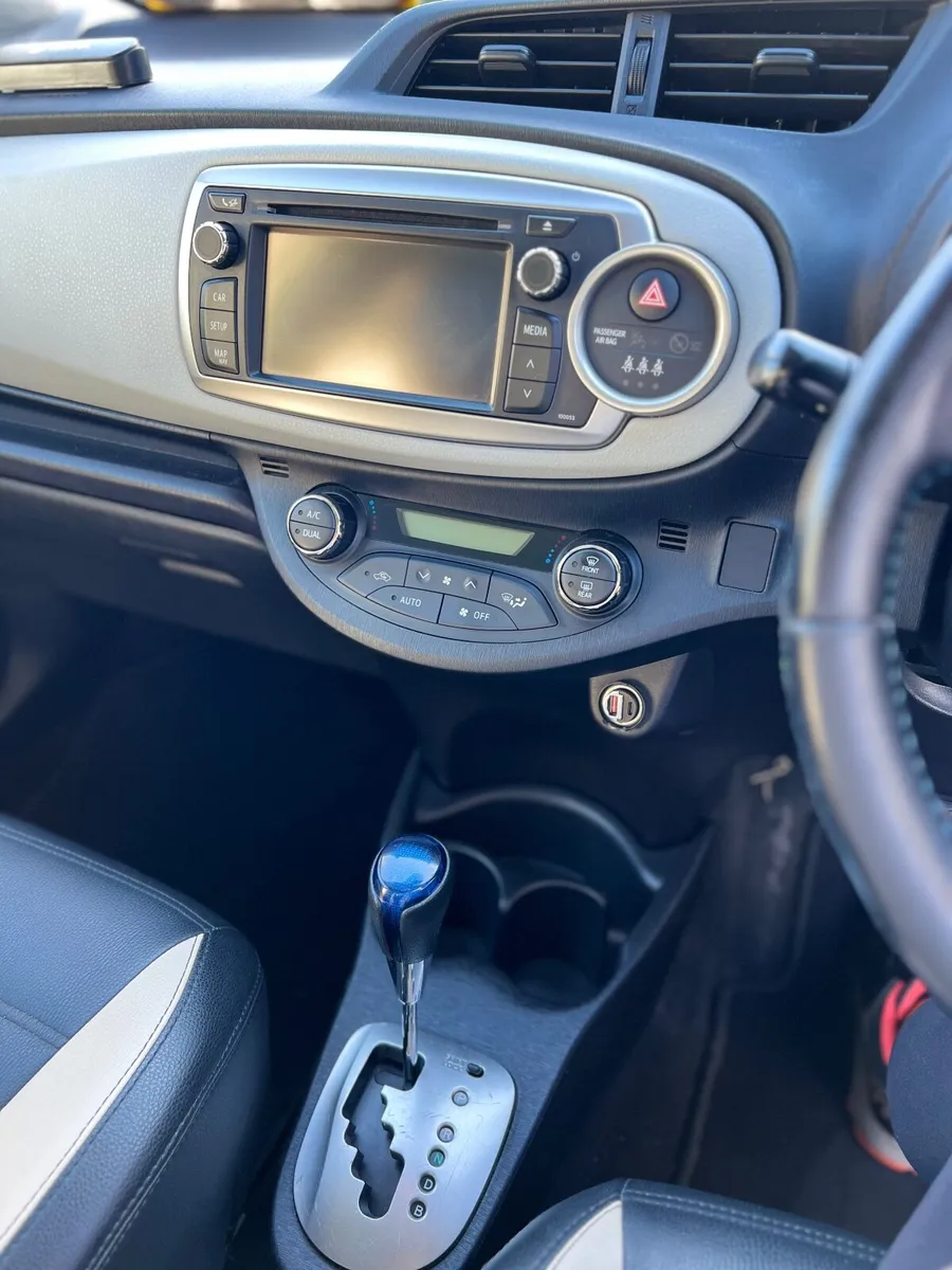 Toyota YARIS Petrol HYBRID 2013 - Image 2