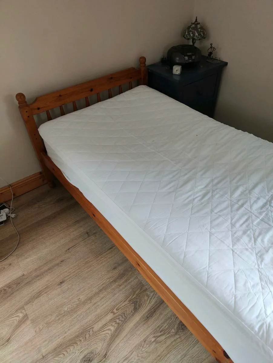 Single bed and mattress - Image 2